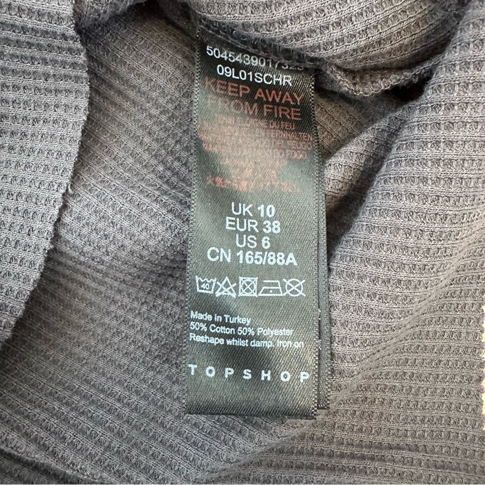 TOPSHOP Charcoal Waffle Henley Crew Neck Crop Top, Size 6 - Picture 6 of 9